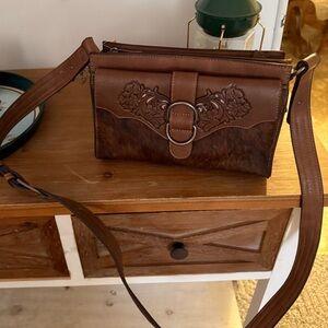 Justin leather purse